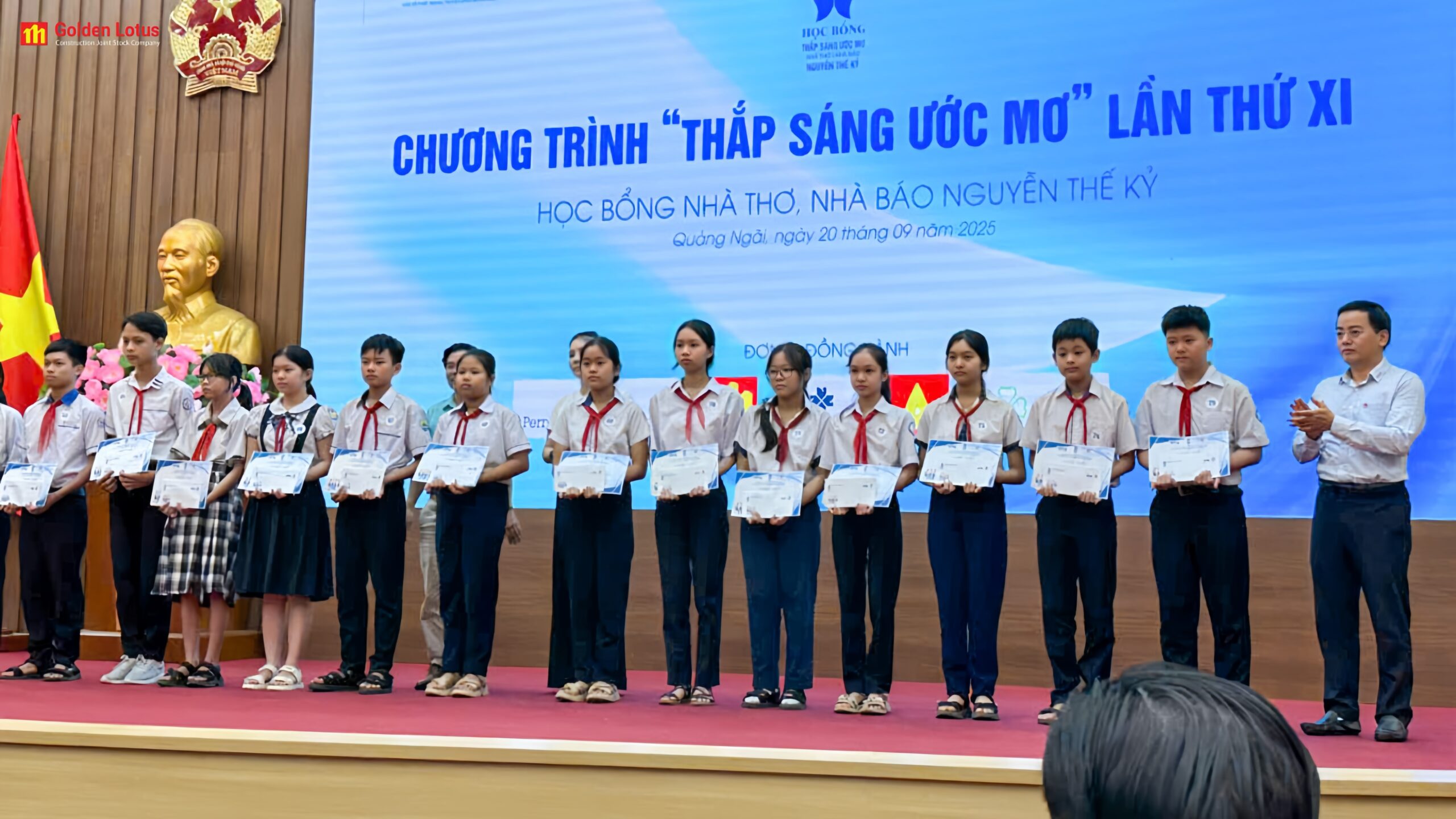 Golden Lotus Group đồng hành cùng Quỹ học bổng Thắp sáng Ước mơ tại Quảng Ngãi